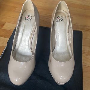 Nude round toe Platform Heel